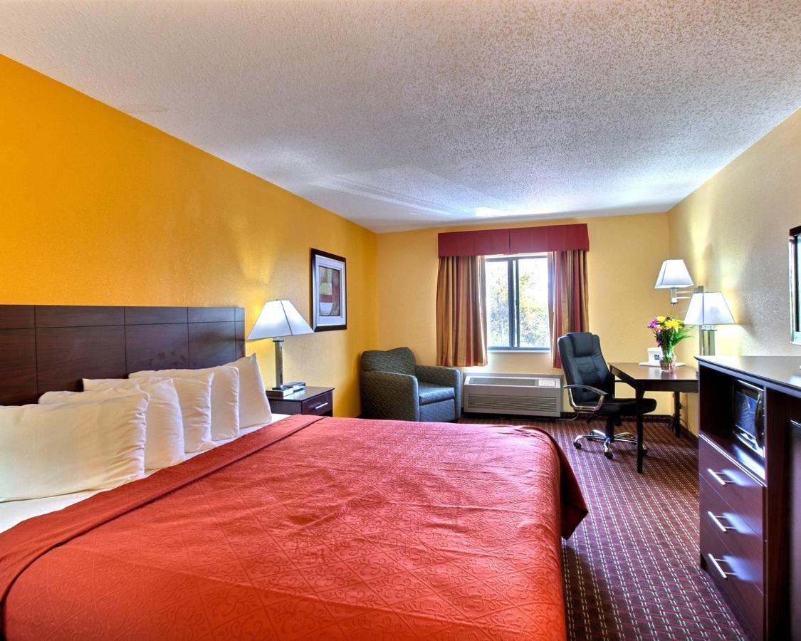 Quality Inn Central Wisconsin Airport Mosinee Room photo