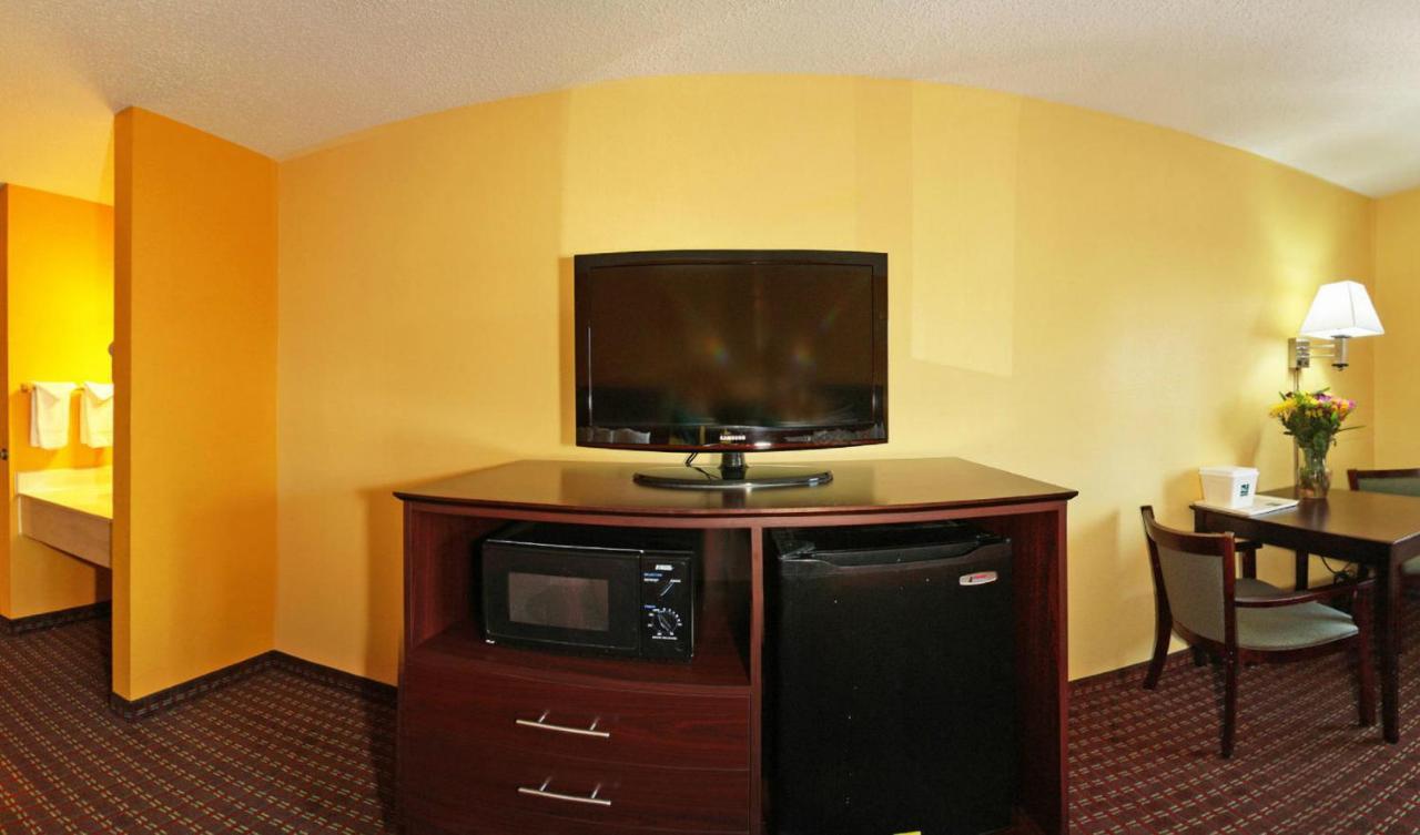 Quality Inn Central Wisconsin Airport Mosinee Room photo